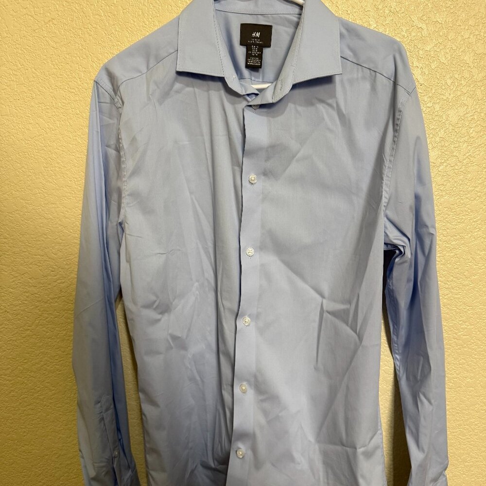 Light Blue H&M Button Down Long Sleeve Shirt (Size Medium)